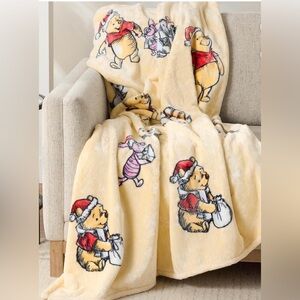 Winnie the Pooh Holiday Blanket - NWT!!